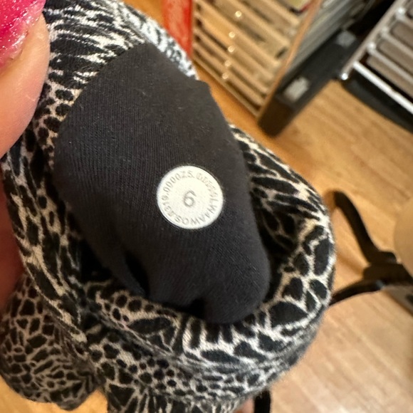 Lululemon jacket like new - Picture 2 of 5